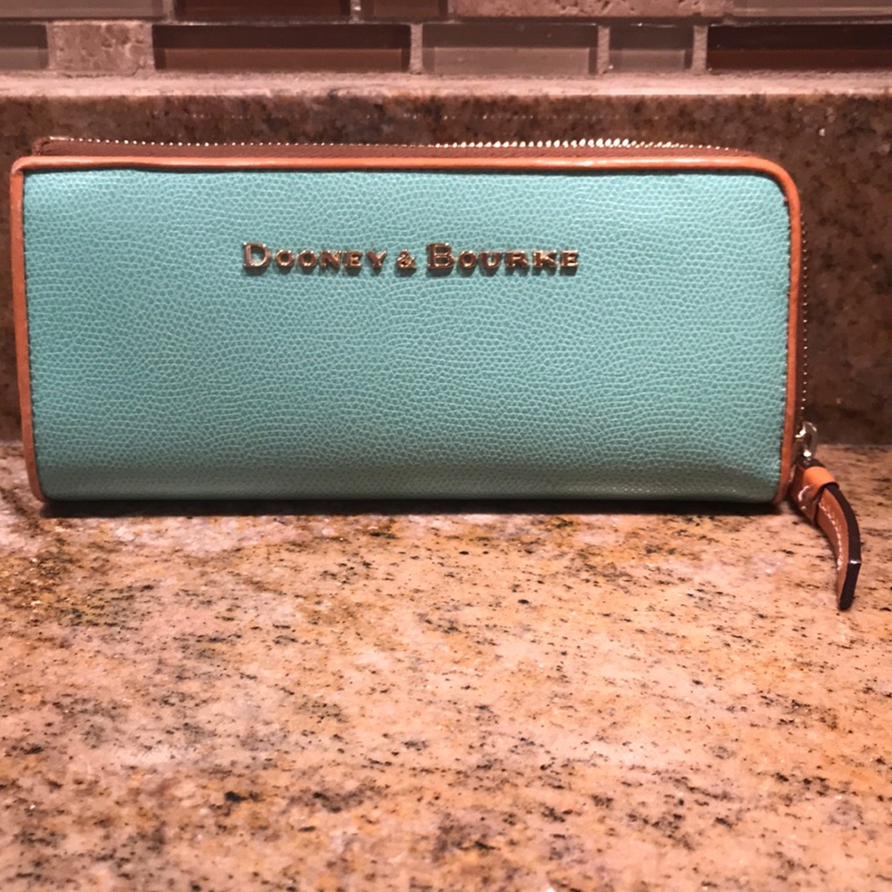 Dooney & Bourke wallet